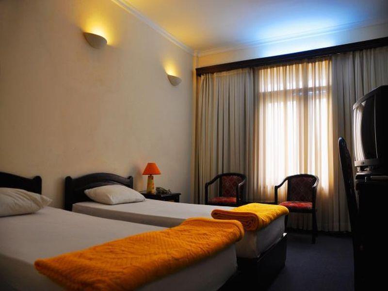 Ha Tien Hotel Buitenkant foto