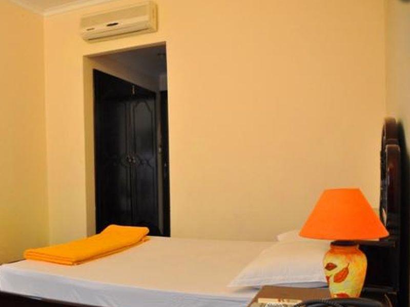 Ha Tien Hotel Buitenkant foto